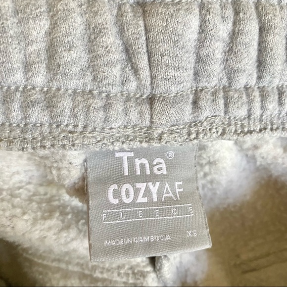 Aritzia tna cozy fleece mega cargo sweatpants - Picture 4 of 6